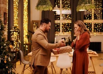 Infidélité les hommes plus enclins à dépenser pour leur maîtresse à Noël que pour leur épouse