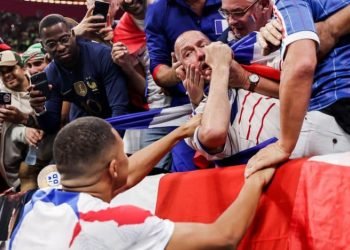 quand Kylian Mbappé assomme un supporter... en lui tirant dessus !