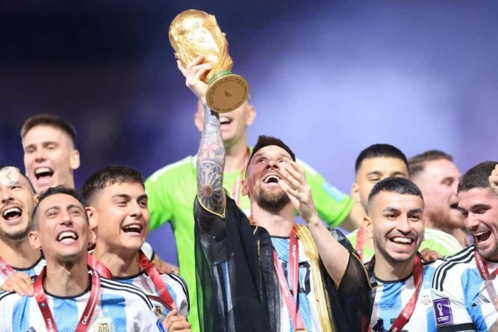 En pleine parade, Lionel Messi et ses coéquipiers champions du monde frôlent le drame (vidéo) – Thebuzzly