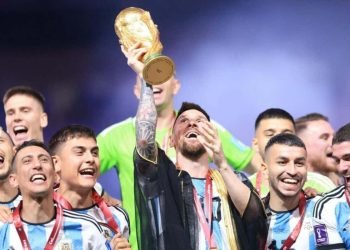 En pleine parade, Lionel Messi et ses coéquipiers champions du monde frôlent le drame (vidéo)