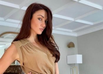 Delphine Wespiser de nouveau en couple ?  Cette photo qui dit tout !