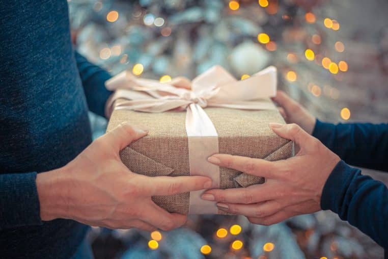 Pourquoi ne pas donner de l'argent à Noël ? – Thebuzzly'argent à Noël ?