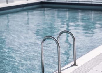 piscine martinique deux enfants mere maman