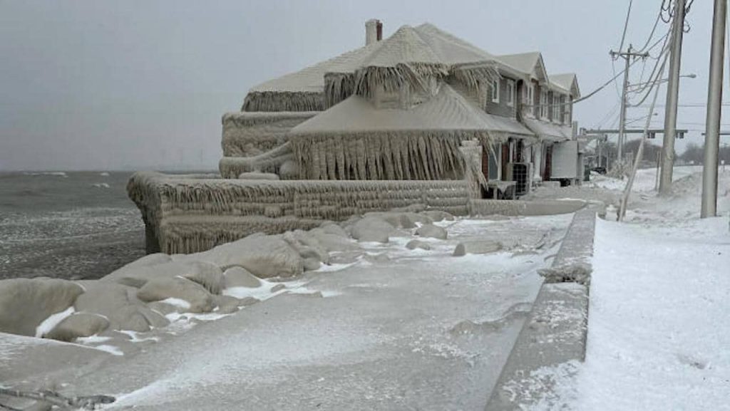 Les images impressionnantes de la tempête de neige aux États-Unis : le pays est paralysé – Thebuzzly