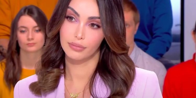 Nabilla affole la toile avec sa tenue – Thebuzzly