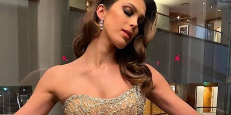 Superbe Iris Mittenaere dans une robe très décolletée ! – Thebuzzly