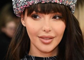 Nabilla dévoile un cliché inédit avec son père