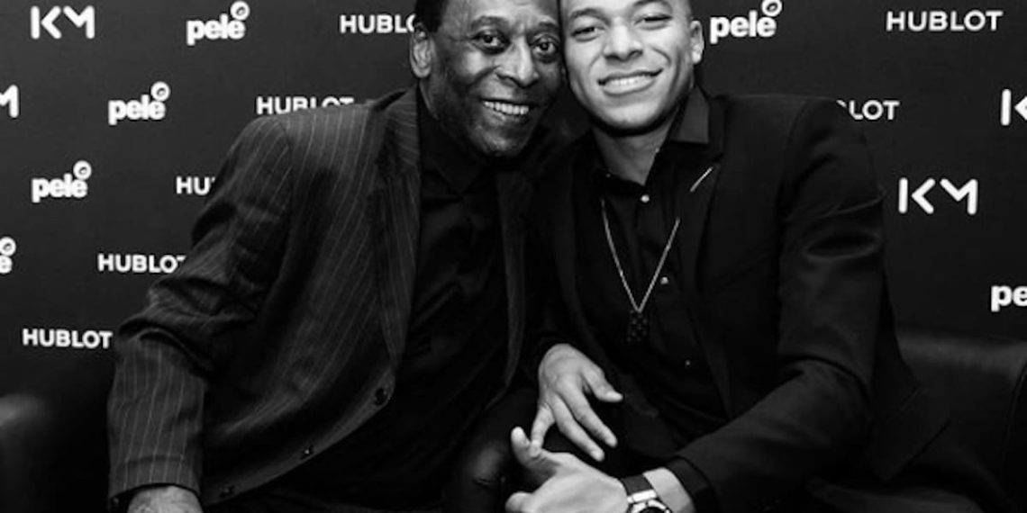 Kylian Mbappé rend un touchant hommage à Pelé

 