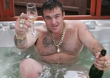 En 2002, il a gagné plus de 11 millions d'euros... mais regardez ce qu'il est devenu aujourd'hui !