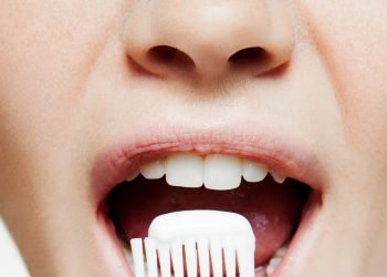 L’image peut contenir : humain, personne, bouche, dents et lèvre