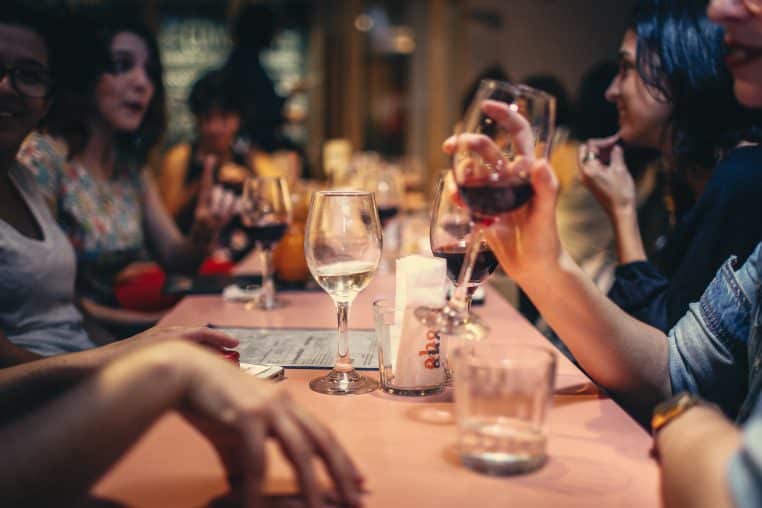Blague du jour : Trois amis prennent l'apéro