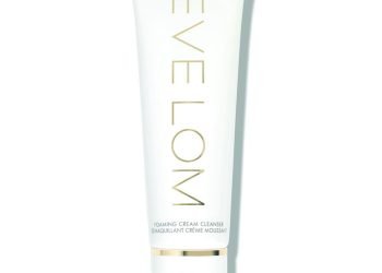 Ce nettoyant enzymatique enlève tout et laisse la peau éclatante et glacée