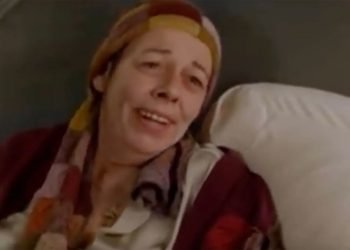 Cette scène déchirante a été coupée de l'amour en fait et les fans n'en sont pas contents