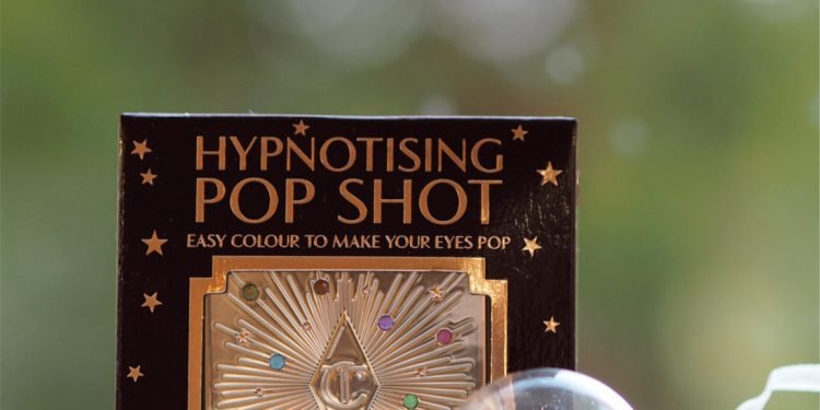 Charlotte Tilbury hypnotise les clichés pop – Thebuzzly