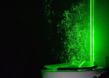 Des toilettes non couvertes projettent des panaches d'aérosols "comme une fusée" dans des vidéos éclairées au laser