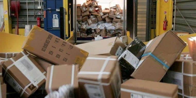 La Poste met aux enchères les colis perdus pour Noël : une bonne affaire ? – Thebuzzly