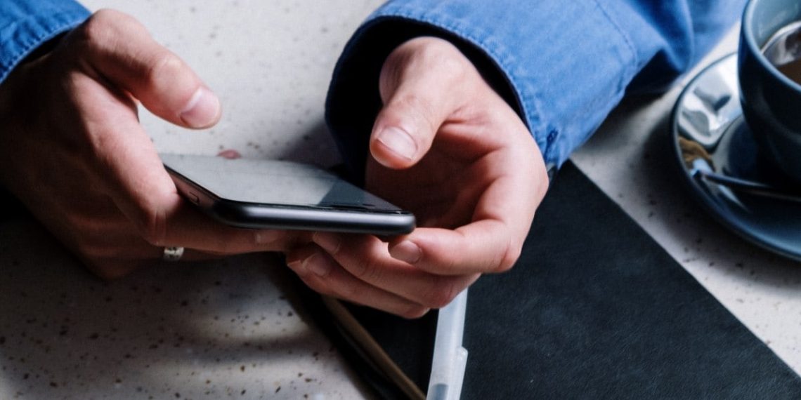 Telecom Firms Bharti Airtel, Reliance Jio to Hike Tariff by 10 Percent, Says Jefferies: Report - L'Inde vise Rs. Capacité de fabrication de 24 Lakh Crore Electronics d'ici 2026 : MoS IT