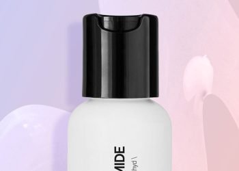 L’image peut contenir : cosmétiques et bouteille