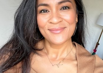 Looks superposés : ligneur vert forêt avec fard à paupières champagne