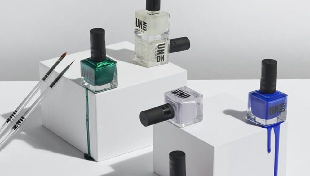 Megan Fox vient de sortir une collection sur le thème du cristal pour la marque d'ongles de MGK

 