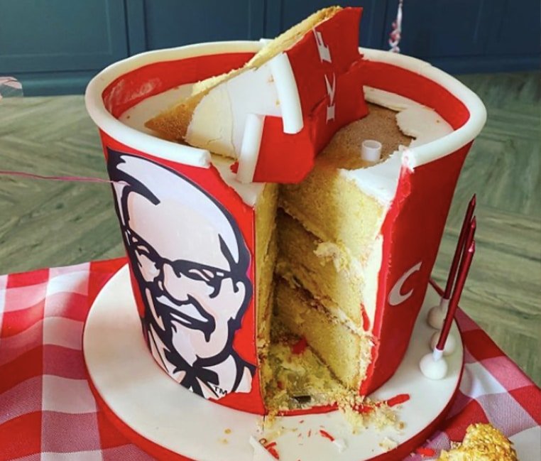 Pour l'anniversaire de sa petite amie, il organise une fête sur le thème de KFC avec un bouquet de poulet – Thebuzzly