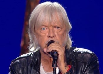 Sa fille Lolita donne des nouvelles du chanteur et dévoile un rare cliché familial