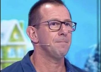 Stéphane, maître de midi, recadre Zette, la voix off de l'émission