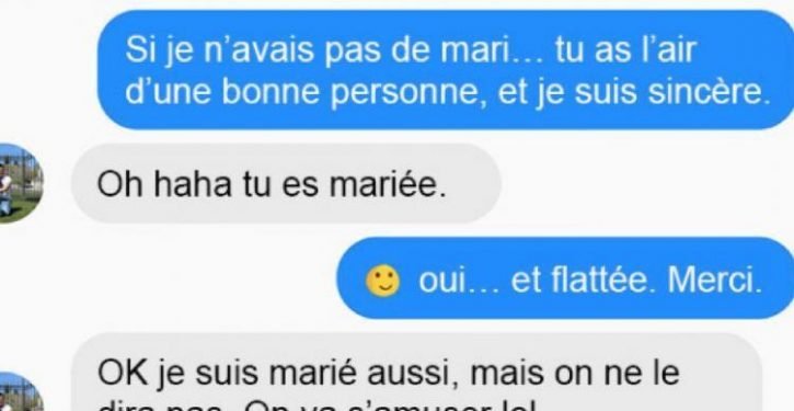 Une femme remet un homme insistant à sa place par texto