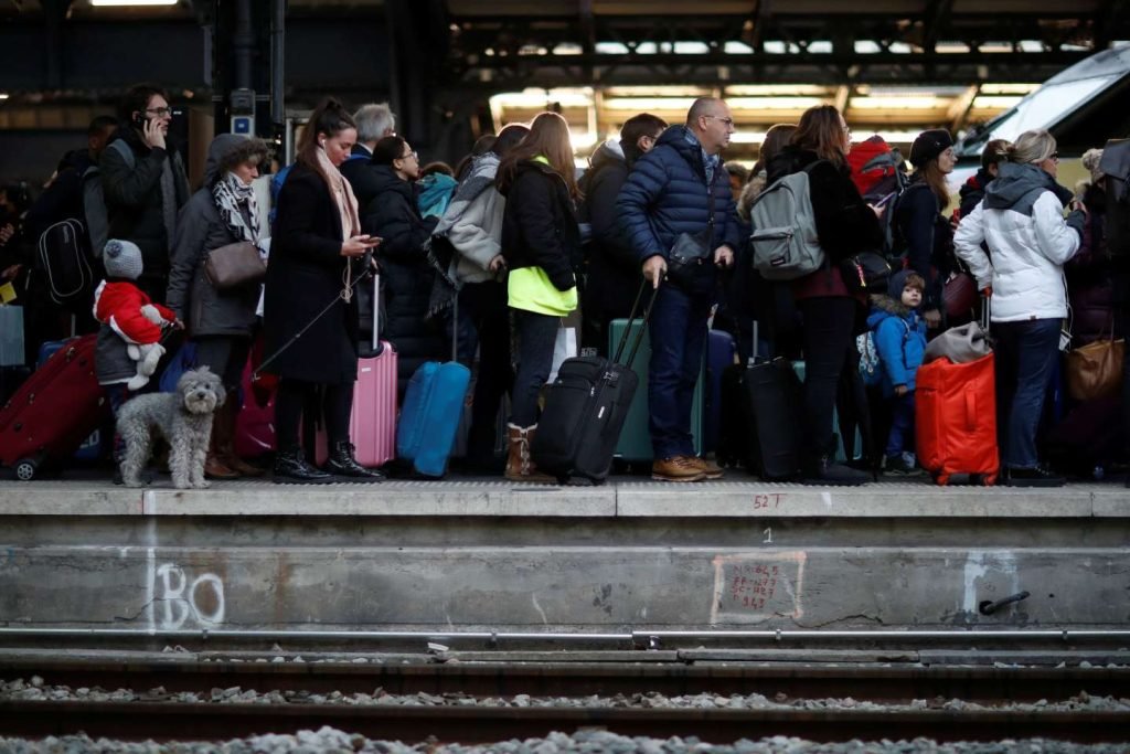 Les contrôleurs SNCF seront en grève du 2 au 4 décembre, 60% des TGV et Intercités annulés – Thebuzzly