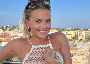 Kelly Vedovelli se venge de ses détracteurs !