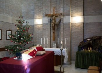 Benoît XVI : premières photos du corps du pape émérite