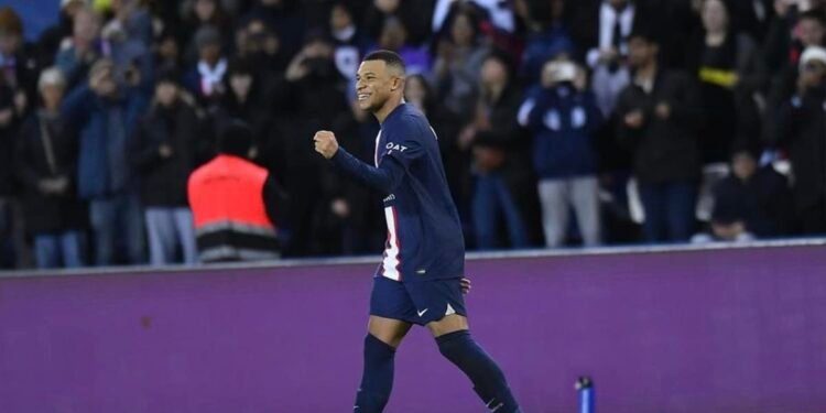 Kylian Mbappé intime avec une ex-chroniqueuse de TPMP ? – Thebuzzly