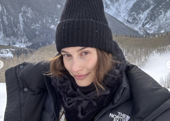 Hailey Bieber a superposé deux doudounes pour un jour de neige avec Justin