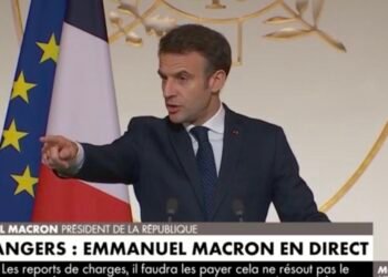 Emmanuel Macron vient au secours d