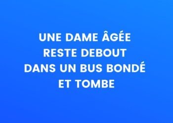 Une dame âgée reste debout dans un bus et tombe...