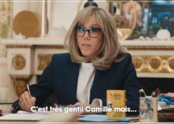 Les Pièces jaunes : Brigitte Macron dans un sketch avec Camille Combal qui fait bien rire les internautes