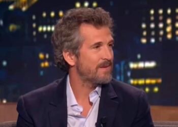 son étrange photo... dans la salle de bain intrigue ses fans