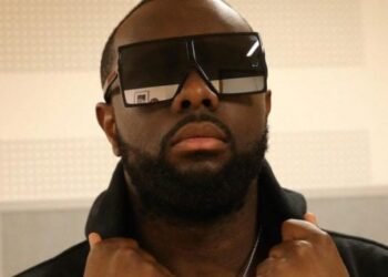 sa fille a ruiné sa voiture de luxe... il révèle les dégâts