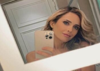 Dans les coulisses, Clara Morgane fait monter la température (Photo)
