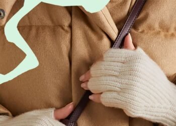 L’image peut contenir : vêtements, tricot et gant