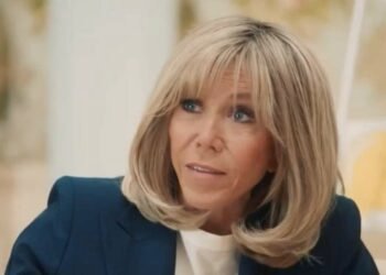 Brigitte Macron : son look au JT de TF1 ne passe pas inaperçu !