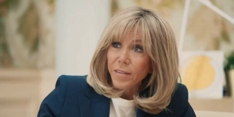 Brigitte Macron : son look au JT de TF1 ne passe pas inaperçu !