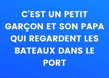 C'est un petit garçon et son papa qui regardent les bateaux dans le port
