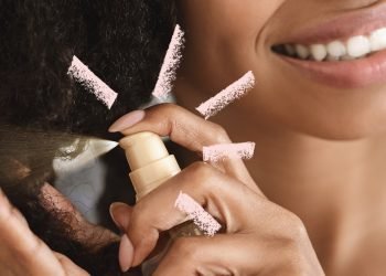 L’image peut contenir : doigt, humain et personne