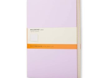 Moleskine Cahier Journal Lot de 3 trois carnets lilas sur fond blanc