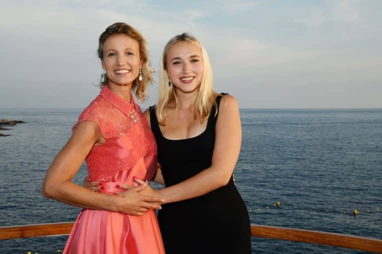 Qui est vraiment Chloé Jouannet, la fille d'Alexandra Lamy qui va se marier ?