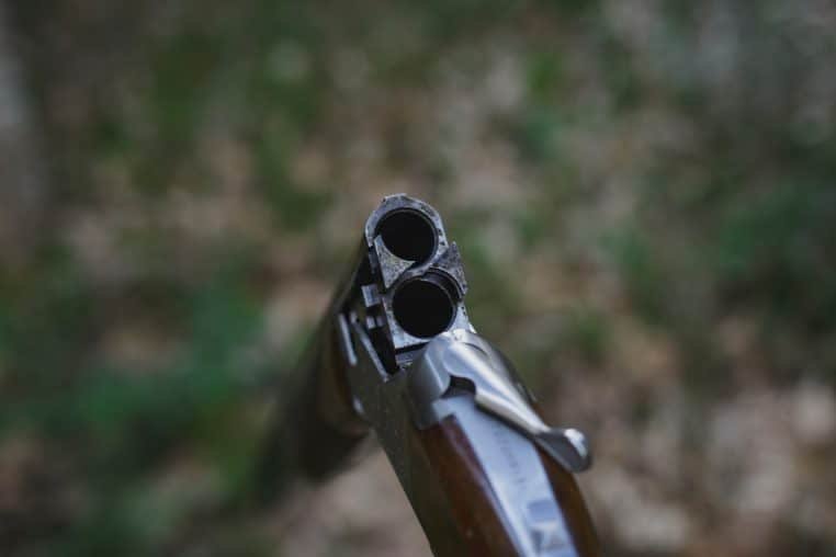 Un homme se tue en rangeant son arme – Thebuzzly