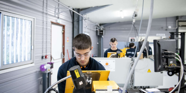 En Sologne, une école forme à l'usinage grâce aux commandes des PME locales