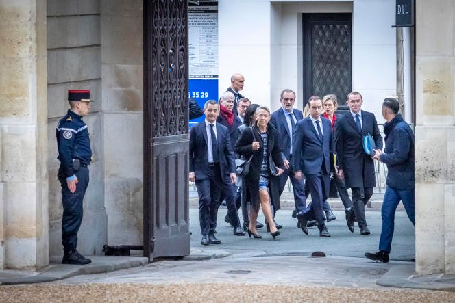 La Première ministre Elisabeth Borne et son gouvernement arrivent à l'Elysée pour participer au premier conseil des ministres de l'année, à Paris, le 4 janvier 2023.