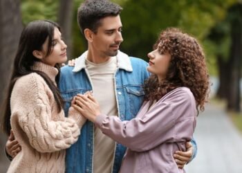 les enfants de ce quatuor amoureux ne savent pas qui sont leurs parents biologiques